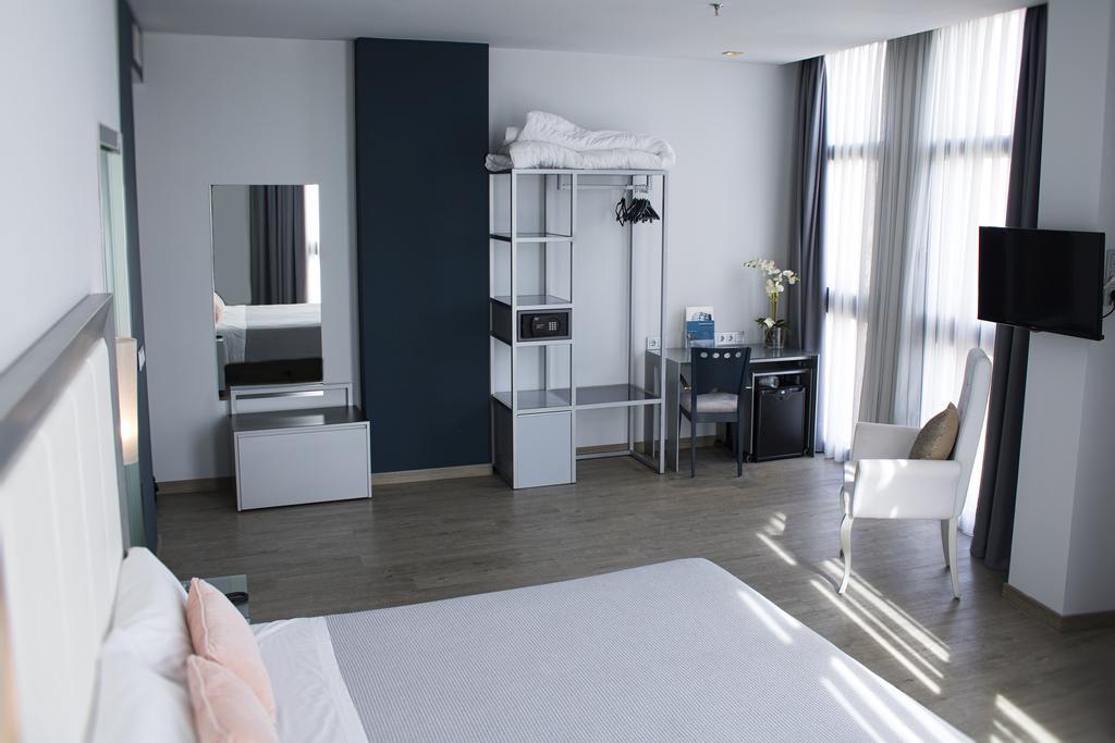 Hotel Santa Eulalia Puertollano Bagian luar foto